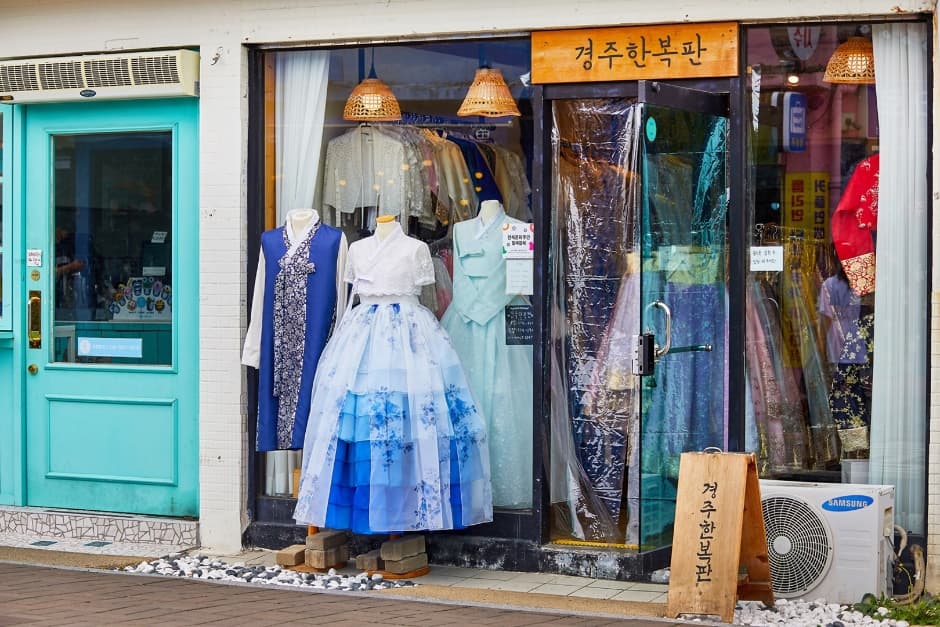 Hanbok Rental in Seoul: Prices and Palace Discounts